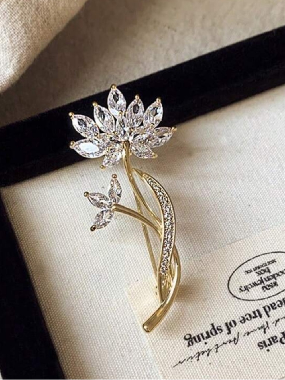 Gold Floral Crystal Brooch - Elegant Women Jewelry R 563